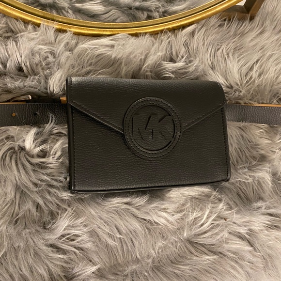 MICHAEL KORS ADJUSTABLE WAIST BAG (NEW) - Picture 1 of 6